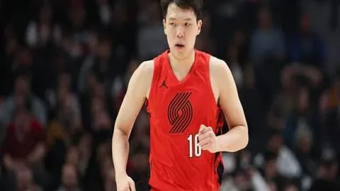 篮球盛宴：热火迎战勇士，库里能否引领球队续写连胜传奇？