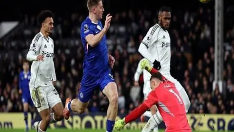 英超激战：五强争冠激流勇进，利物浦曼城领先却提前出局